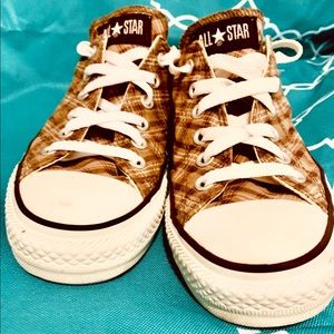 Chuck Taylor Converse Low Top size 7W/5M plaid